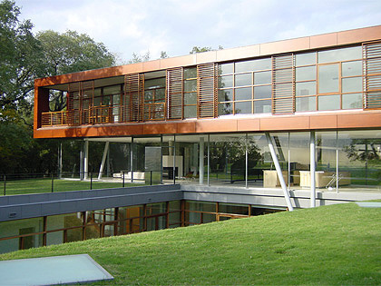 Floating Box House, Exterior